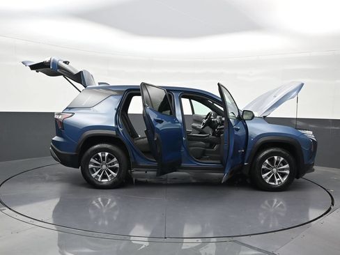 Used 2025 Chevrolet Equinox LT FWD image 36
