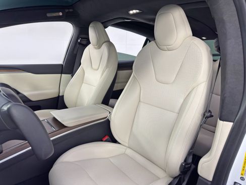 Used 2023 Tesla Model X Standard Range image 42