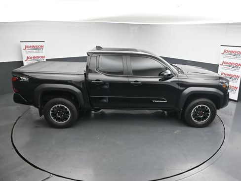 Used 2024 Toyota Tacoma TRD Off-Road AWD/4WD image 31