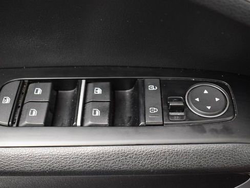 Certified 2020 Kia Soul LX FWD image 28