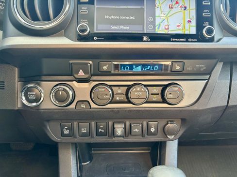 Used 2020 Toyota Tacoma TRD Off-Road w/ TRD Premium Off Road Package AWD/4WD image 28