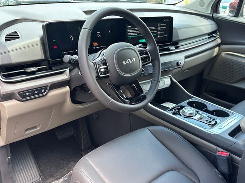 New 2026 Kia Carnival EX FWD image 12