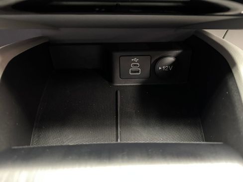 Certified 2025 Ford Escape SE FWD image 19