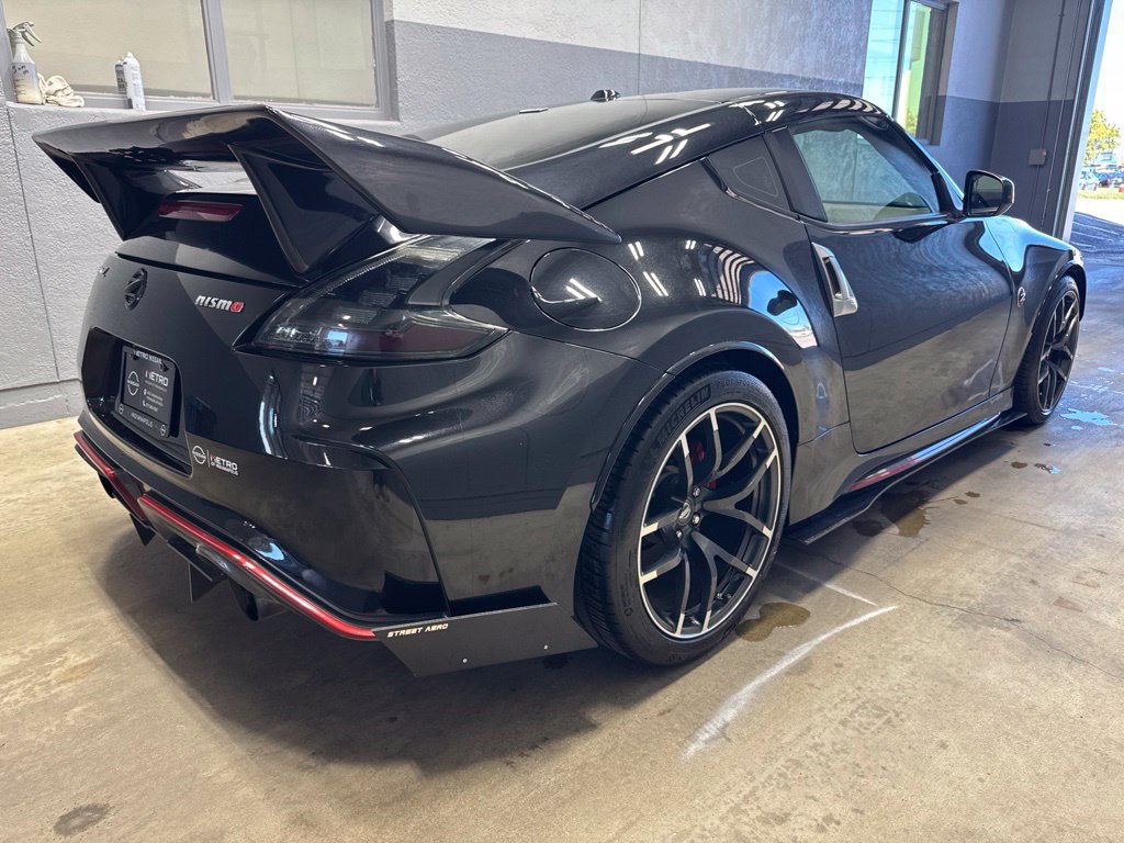 Used 2017 Nissan 370Z NISMO RWD image 3
