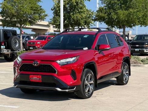 Used 2025 Toyota RAV4 SE AWD/4WD image 11