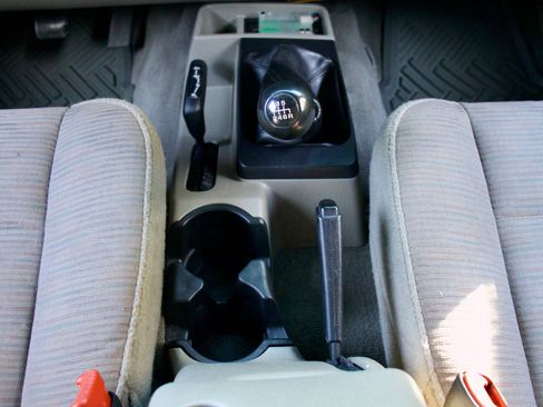 Used 2005 Jeep Wrangler X AWD/4WD image 30