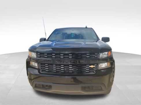 Used 2019 Chevrolet Silverado 1500 Custom w/ Custom Value Package image 3