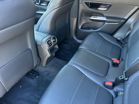 Used 2024 Mercedes-Benz GLC 300 4MATIC image 28