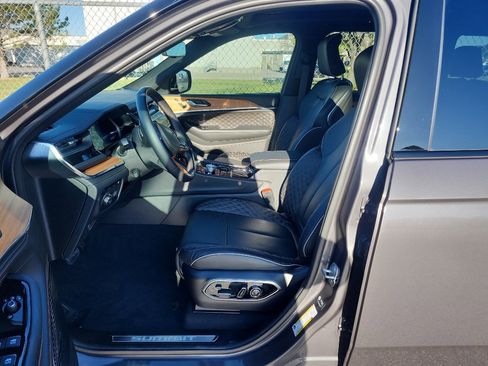 Used 2024 Jeep Grand Cherokee Summit AWD/4WD image 7