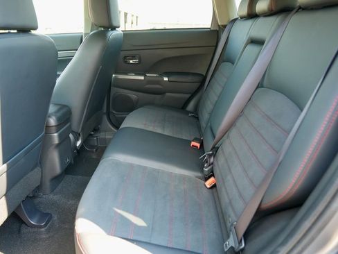 Used 2025 Mitsubishi Outlander Sport SE image 11