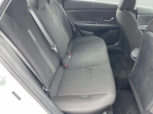 Used 2023 Hyundai Elantra SEL image 18