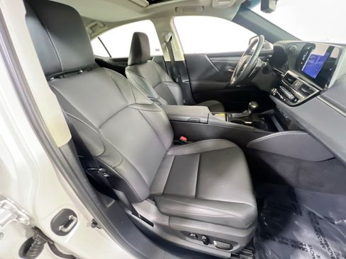 Used 2025 Lexus ES 350 w/ Premium Package FWD image 27