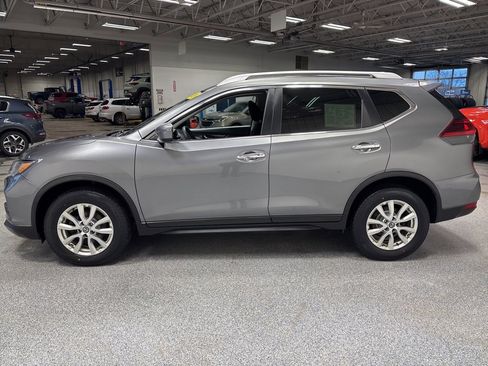 Used 2018 Nissan Rogue SV image 4