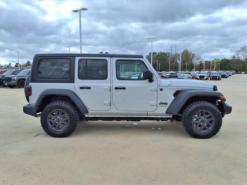 Used 2024 Jeep Wrangler Sport S image 5