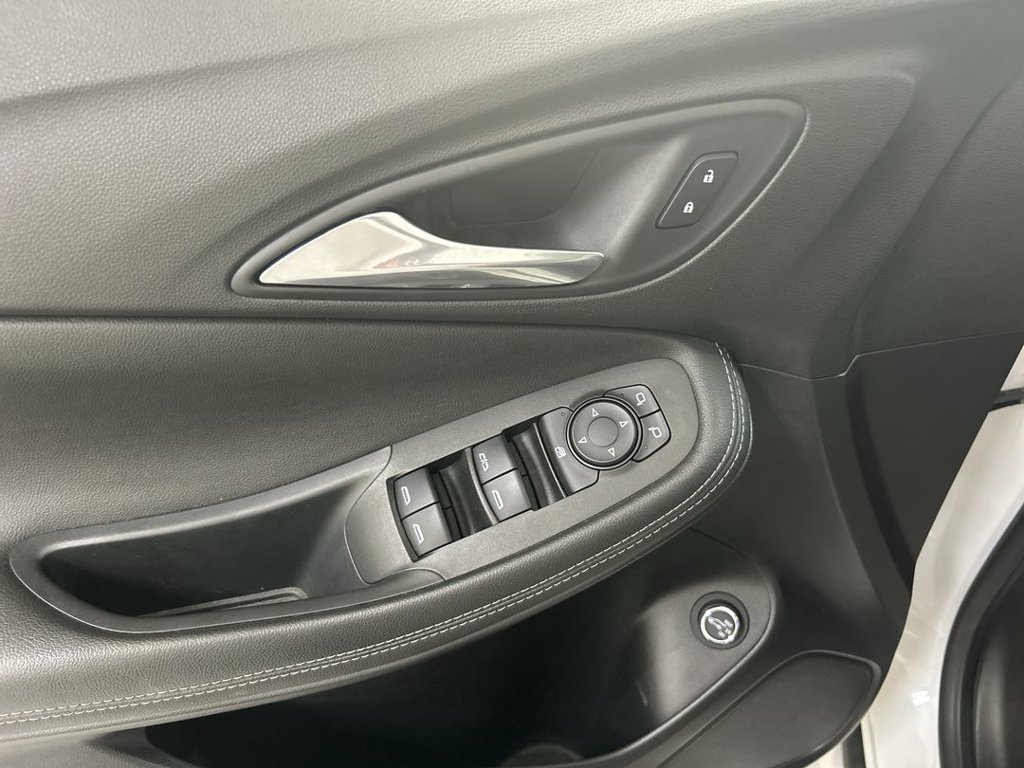Used 2020 Buick Encore GX Select w/ Sport Touring Package AWD/4WD image 11