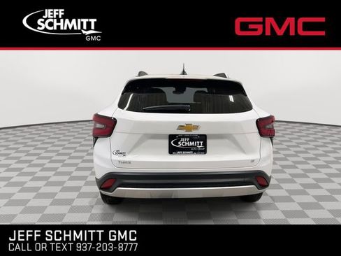 Certified 2025 Chevrolet Trax LT w/ LT Convenience Package FWD image 9