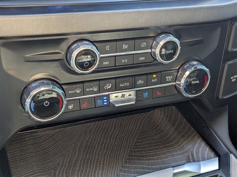 Used 2023 Ford F350 Platinum w/ FX4 Off-Road Package image 23