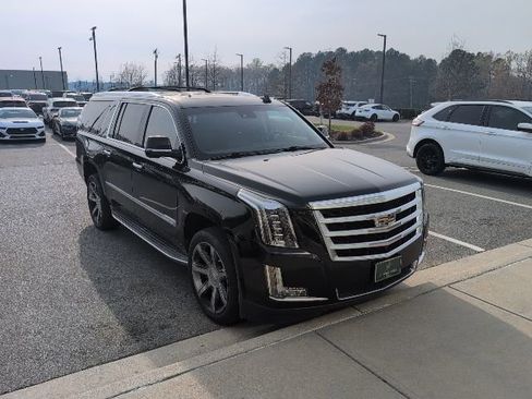 Used 2016 Cadillac Escalade ESV Luxury image 2
