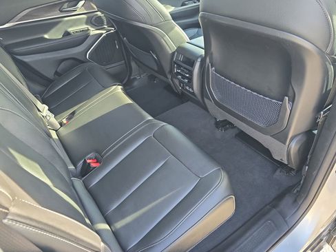 Used 2023 Jeep Grand Cherokee Limited w/ Black Appearance Package image 12