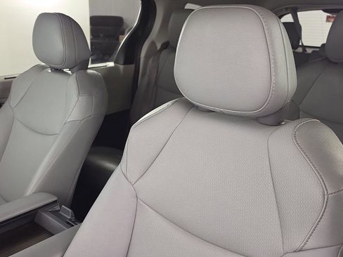 Certified 2024 Toyota Sienna XLE w/ XLE Plus Package FWD image 10