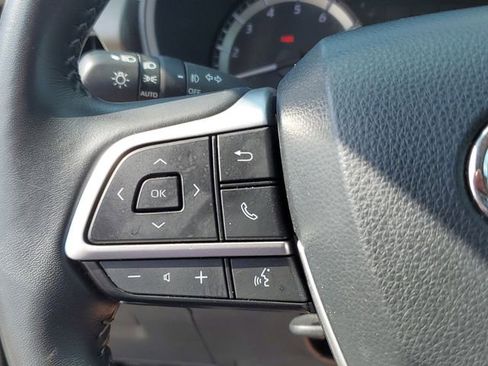 Used 2024 Toyota Highlander LE AWD/4WD image 14