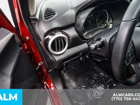 Used 2020 Nissan Versa SR w/ Convenience Package image 37