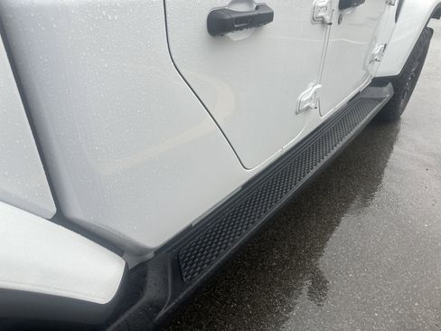 Used 2025 Jeep Gladiator Sport AWD/4WD image 27
