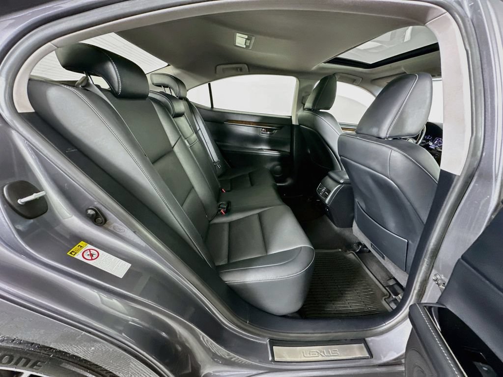 Used 2016 Lexus ES 350 w/ Premium Package w/Wood Trim FWD image 28
