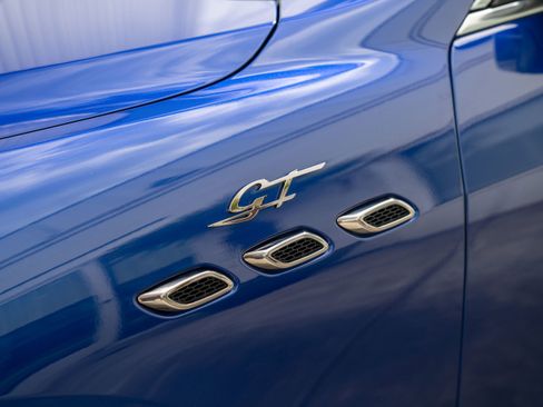 Used 2024 Maserati Levante GT Ultima image 5