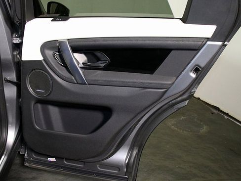 Used 2023 Land Rover Discovery Sport SE image 31