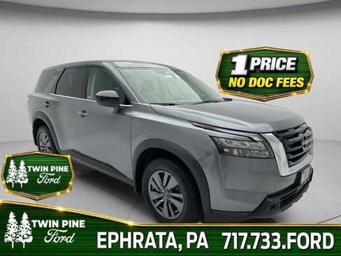 Used 2024 Nissan Pathfinder S AWD/4WD image 1