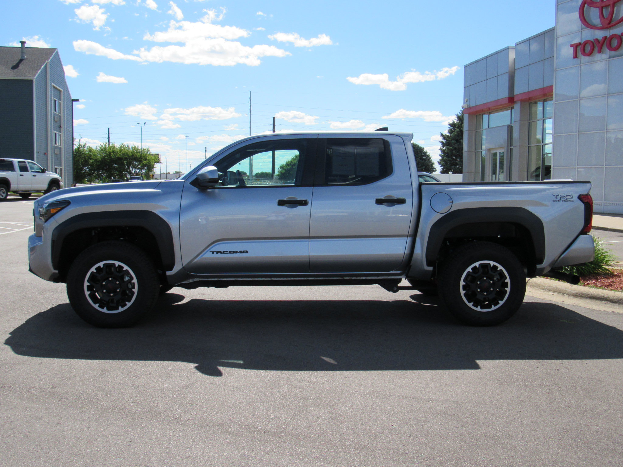 Used 2025 Toyota Tacoma TRD Off-Road AWD/4WD image 9