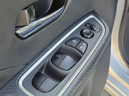 Used 2022 Nissan Versa SR w/ Trunk Package FWD image 16