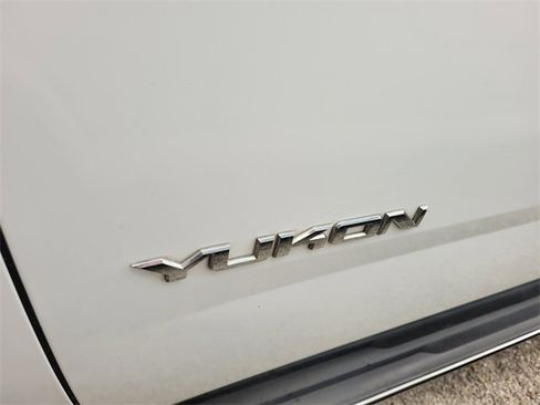 Used 2016 GMC Yukon SLT w/ Open Road Package image 4