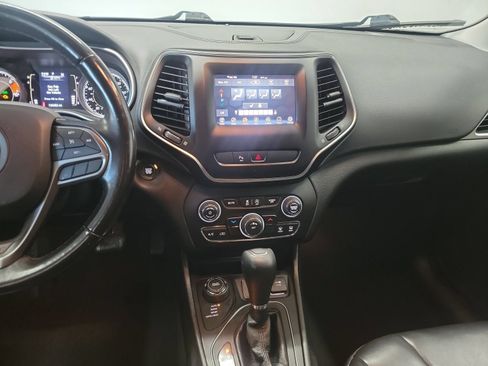 Used 2020 Jeep Cherokee Latitude Plus w/ Cold Weather Group AWD/4WD image 20