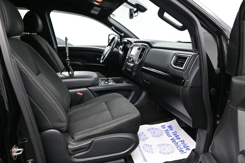 Used 2018 Nissan Titan SV AWD/4WD image 18