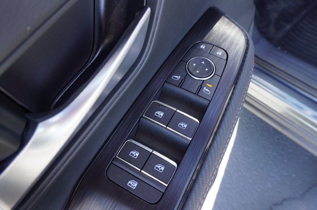 Certified 2025 Nissan Kicks SR FWD image 15