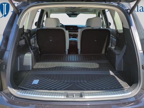 Used 2025 Kia Telluride SX w/ SX Captain's Chair Package AWD/4WD image 9
