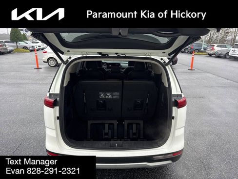 Used 2024 Kia Carnival EX image 10