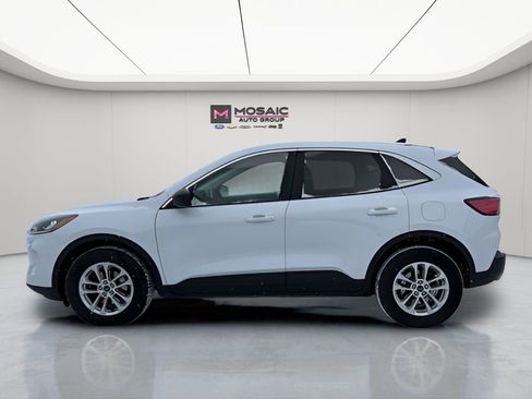 Used 2022 Ford Escape SE image 5