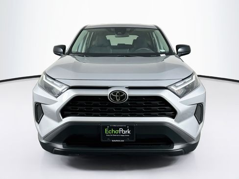 Used 2025 Toyota RAV4 LE AWD/4WD image 2