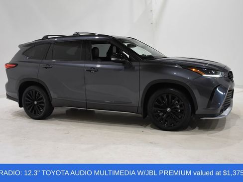 Used 2023 Toyota Highlander XSE image 3