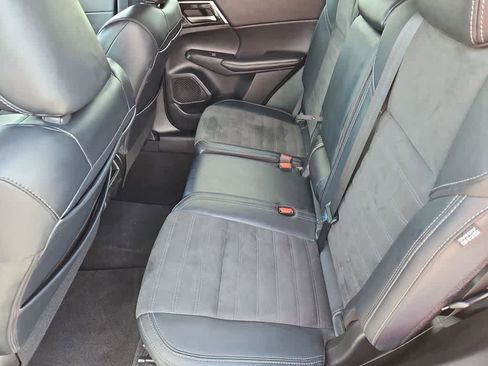 Used 2024 Mitsubishi Outlander SE image 20