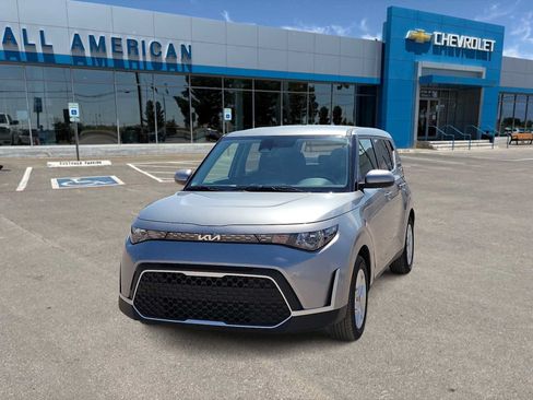 Used 2025 Kia Soul LX w/ LX Technology Package FWD image 1