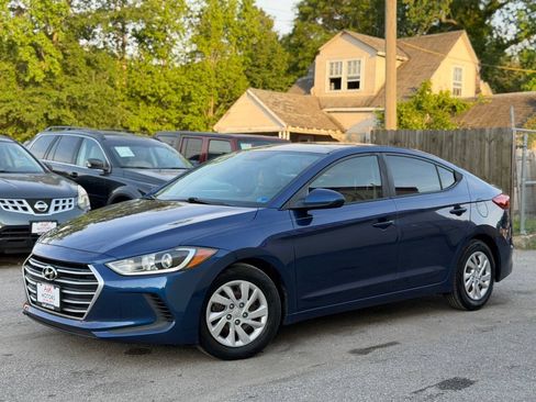 Used 2017 Hyundai Elantra SE FWD image 2