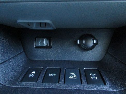 Used 2015 Toyota Highlander XLE image 18