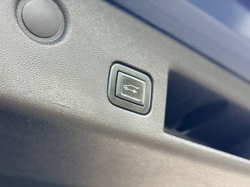Used 2021 Chevrolet Equinox LT FWD image 28