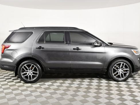 Used 2018 Ford Explorer Sport w/ Equipment Group 401A AWD/4WD image 5