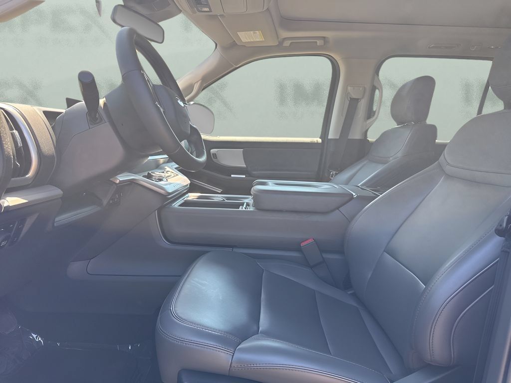 Used 2025 Ford Expedition Active AWD/4WD image 32