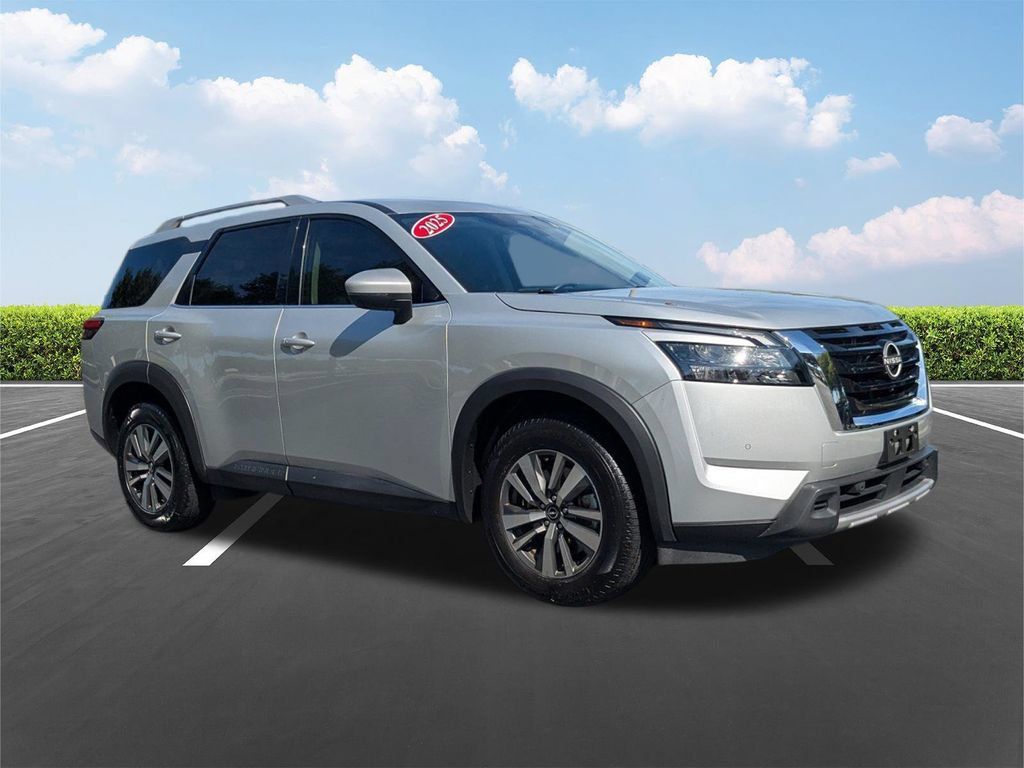Used 2025 Nissan Pathfinder SL FWD image 2